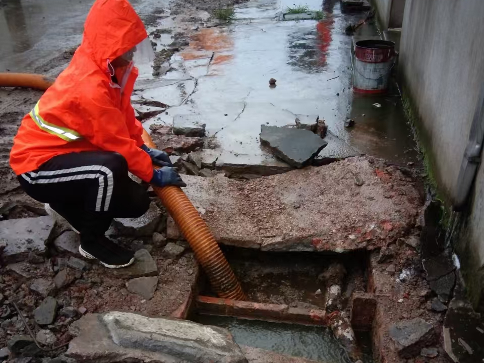 尤溪专业清理污水池 炜誉市政以规范流程守护城市 “肠道”